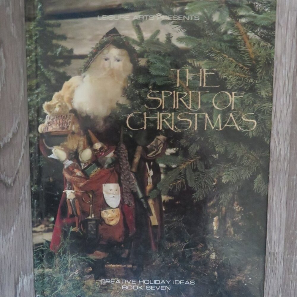 The Spirit of Christmas Leisure Arts Book Seven Vintage Hardcover (B332)